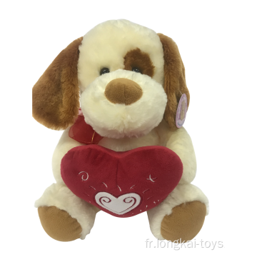 Chien en peluche tenant coeur